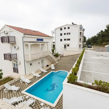 In Okrug Donji With Sea View, Balcony, Air Conditioning, Wifi 5166-1 *