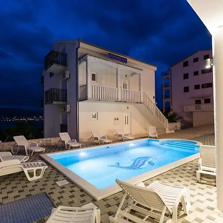 In Okrug Donji With Sea View, Balcony, Air Conditioning, Wifi 5166-1 Apartment