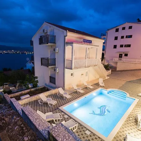 In Okrug Donji With Sea View, Balcony, Air Conditioning, Wifi 5166-1 Apartment Donji Okrug (Ciovo)