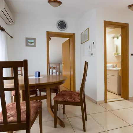 In Okrug Donji With Sea View, Balcony, Air Conditioning, Wifi 5166-1 Apartment *