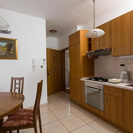In Okrug Donji With Sea View, Balcony, Air Conditioning, Wifi 5166-1 Donji Okrug (Ciovo)